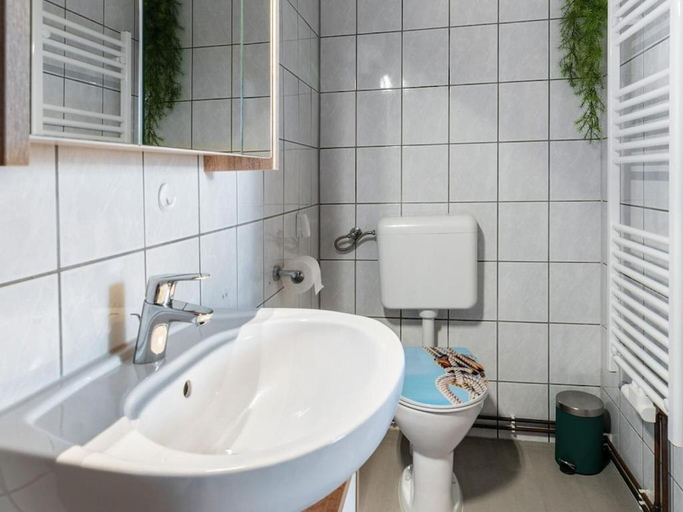 Bathroom 3, Tranquil Pepelow Retreat, Rostock
