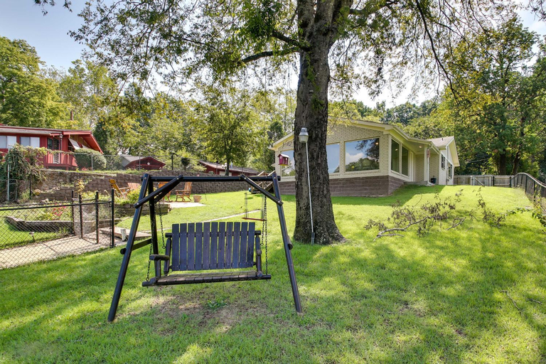 Lakefront Haven Near Oaklawn and Casino Resort!, Garland