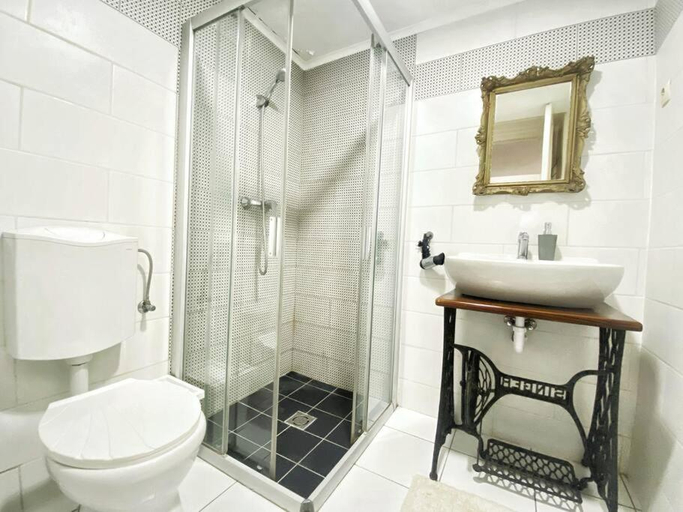 Bathroom 3, A10 Budapest Center Aparthotel, Budapesti