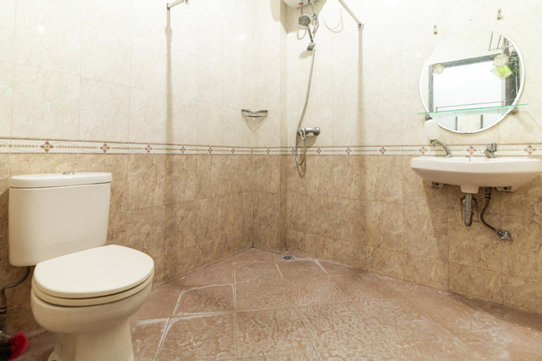Bathroom 7