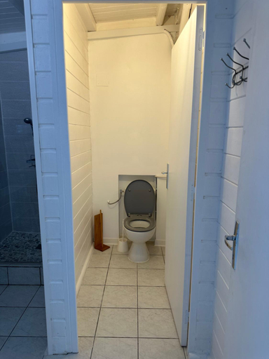 Bathroom 4, L'amethyste, Saint-François
