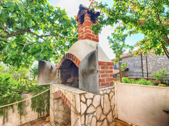 Others 4, Apartment 1352, Pula