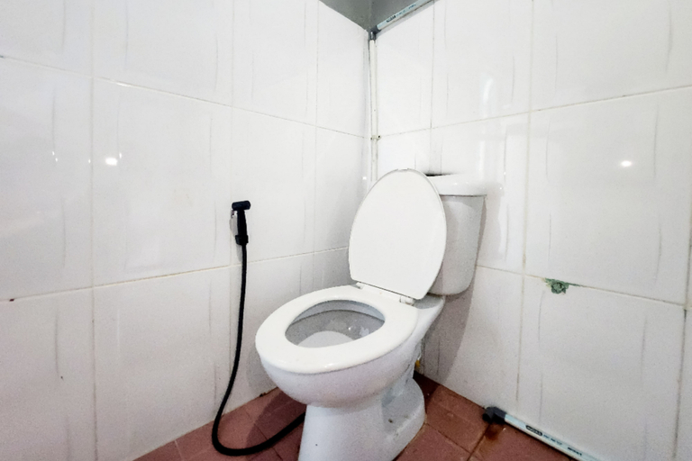 Bathroom 2, RedDoorz @ Marina City Waterfront, Batam