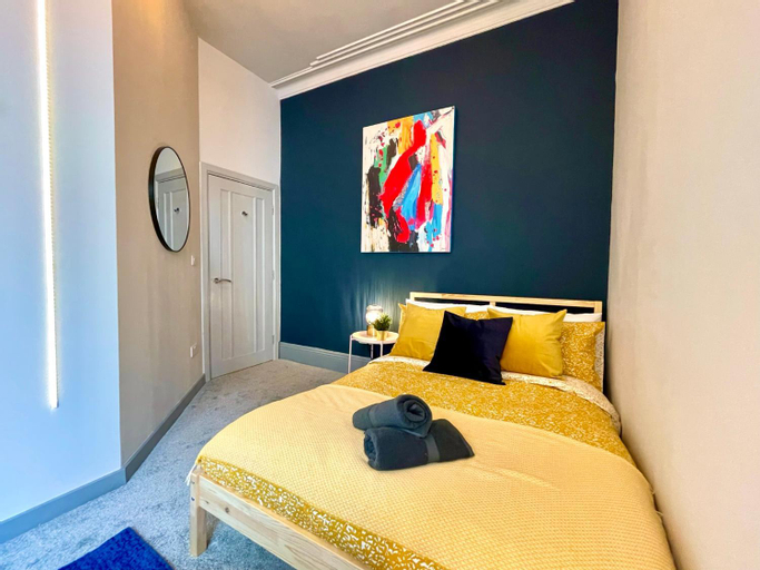 Bedroom 1, Stunning & Stylish 2 Bedroom Apartment! - 5 Minute Walk to the Best Beach! - Great Location - FREE P, Poole