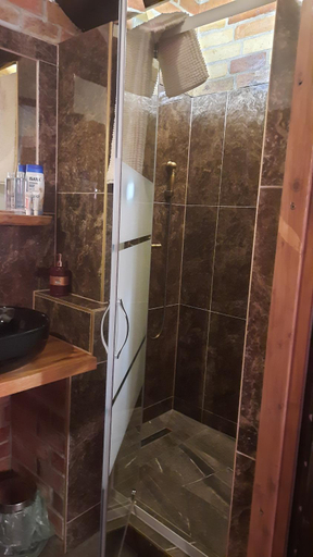Bathroom 3, Kontra szallashely, Szeged