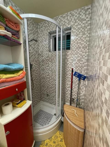Others 5, Apartman Stela, Nin
