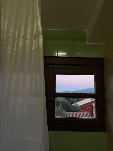 Shower, Windy Inns ( Maistros I ), Ionian Islands