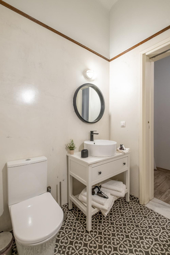 Bathroom 5, Central5 Boutique Apartments with Common Garden Next to Metro, Attica
