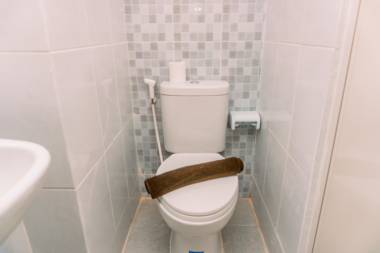 Bathroom 5, Comfy Studio at 30th Floor Tokyo Riverside PIK 2 Apartment By Travelio, Tangerang
