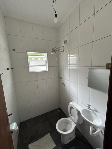 Bathroom 3, Chale com ar na praia da Enseada, Guarujá