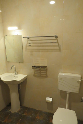 Bathroom 1, The Paradise, Varanasi