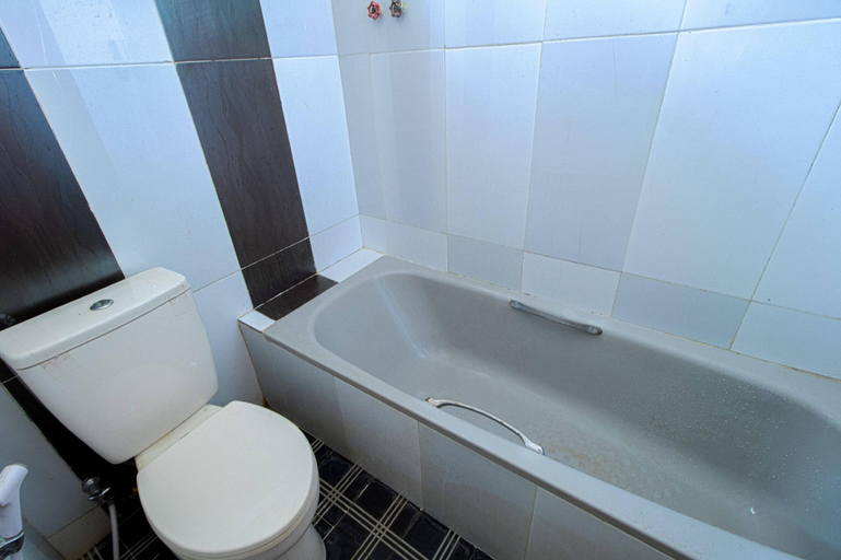 Bathroom 13