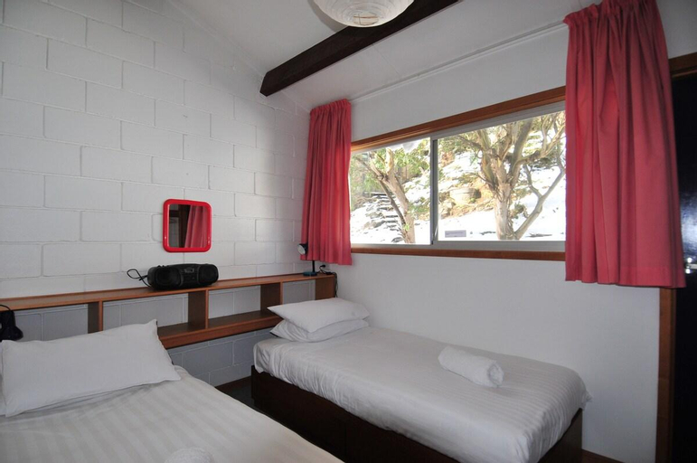 Bedroom 3, Warrina 11, Snowy River