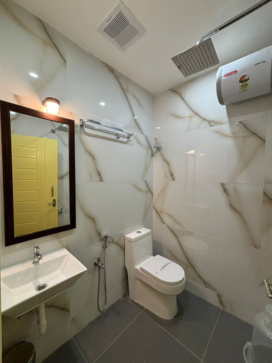 Bathroom 4, Forest Transit Hotel, Coimbatore