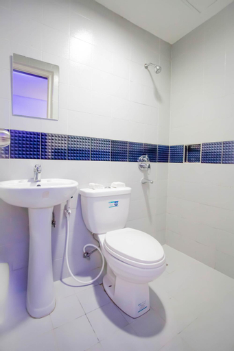 Bathroom 12