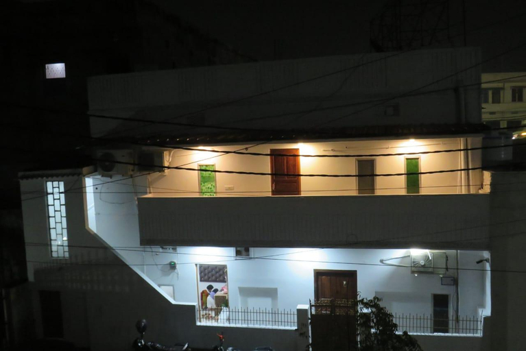 Others 2, The Paradise, Varanasi