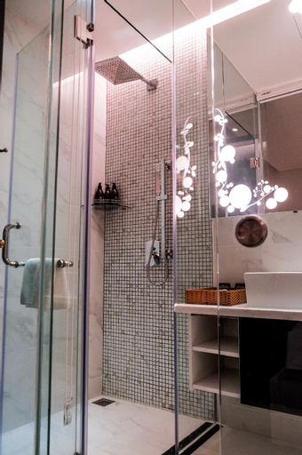 Bathroom 14