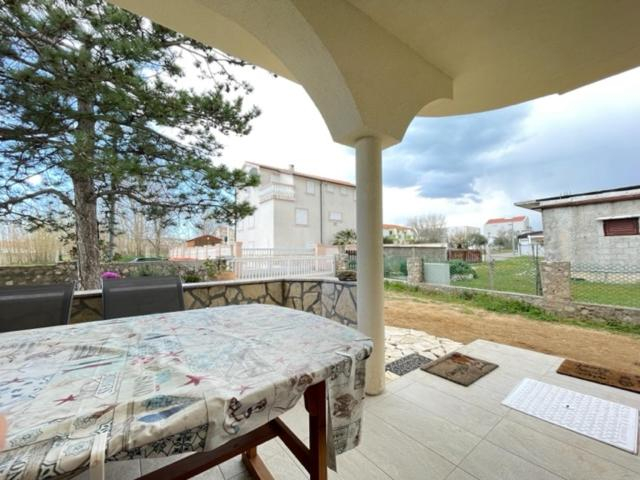 Others 3, Apartman Stela, Nin