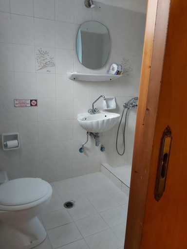 Bathroom 5, Ermis Hotel, Peloponnese