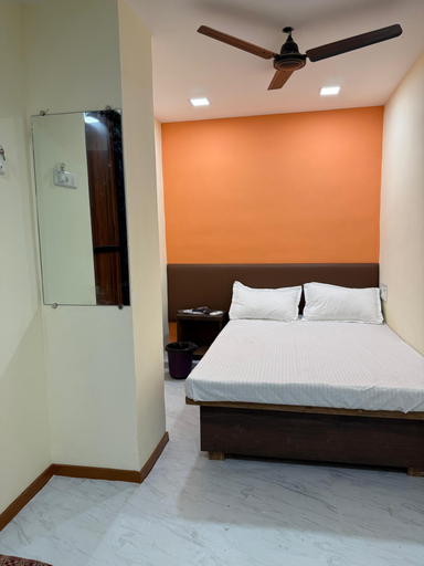 Bedroom 4, Hotel Marine Line, Mumbai City