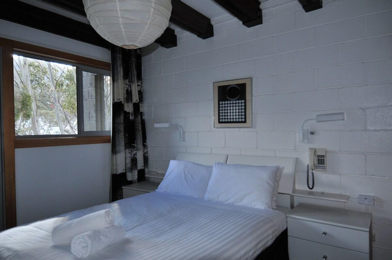Bedroom 2, Warrina 11, Snowy River