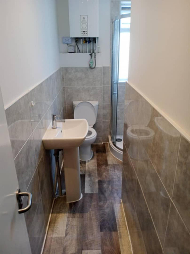 Others 3, Double-bed (G2) close to Burnley city centre, Lancashire