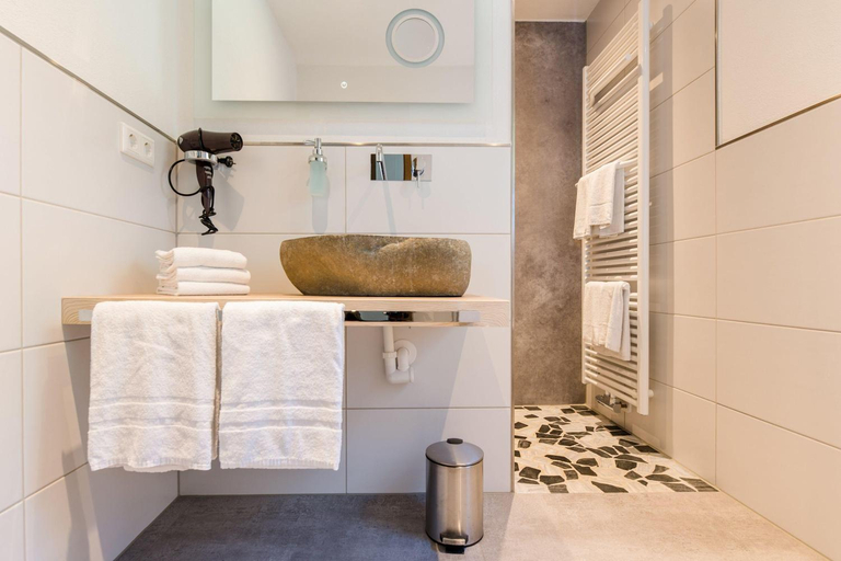 Bathroom 3, Felsberg Modern retreat, Hochsauerlandkreis