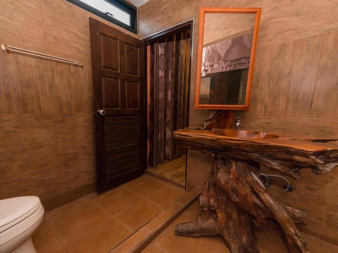 Bathroom 18