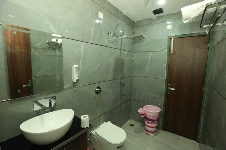 Bathroom 4, Aditya Home Stay, Amritsar