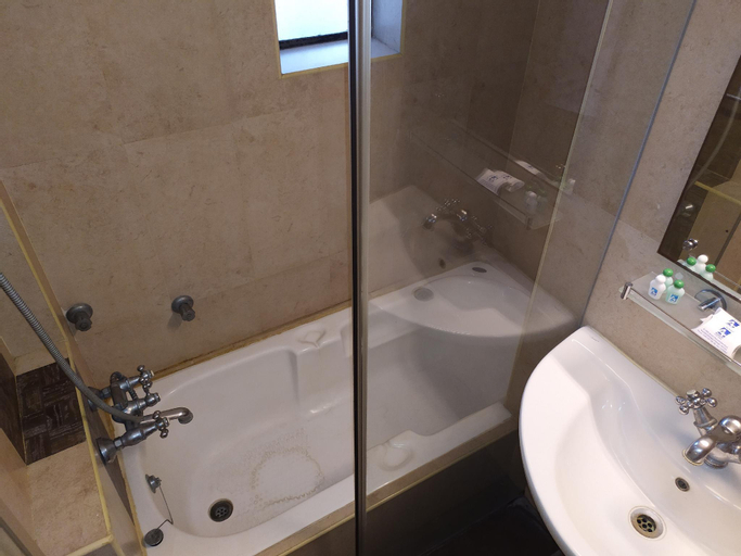 Bathroom 13
