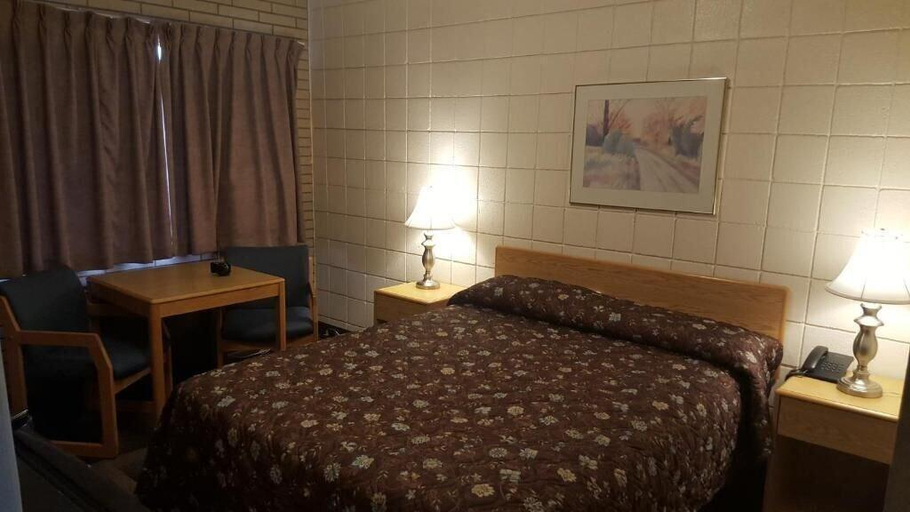 Bedroom 3, Safari Inn Motel, Division No. 8