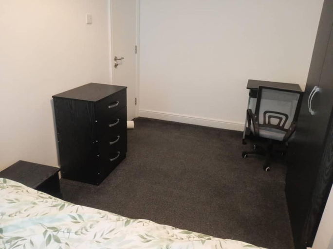 Others 2, Double-bed (G2) close to Burnley city centre, Lancashire