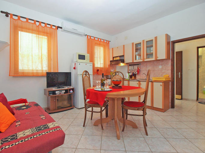 Others 2, Apartment 1569, Pula