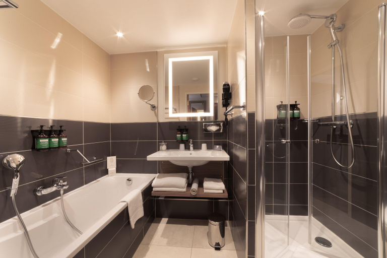 Bathroom 11