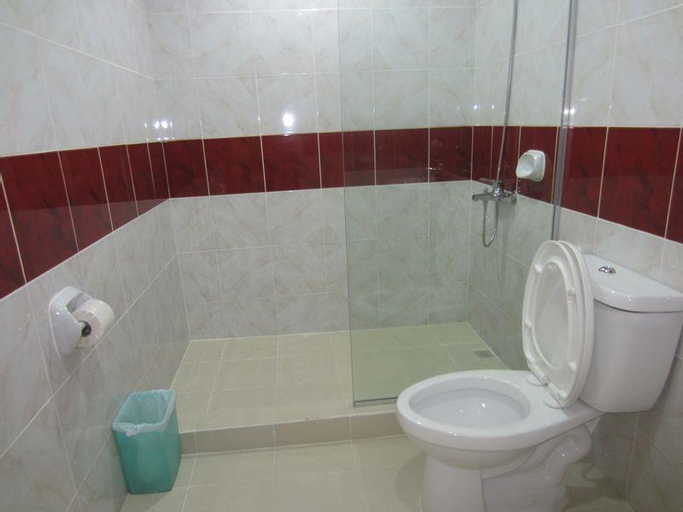 Bathroom 15