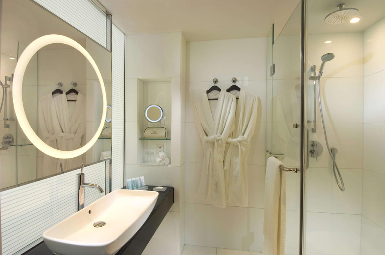 Bathroom, DoubleTree by Hilton Beijing, Beijing
