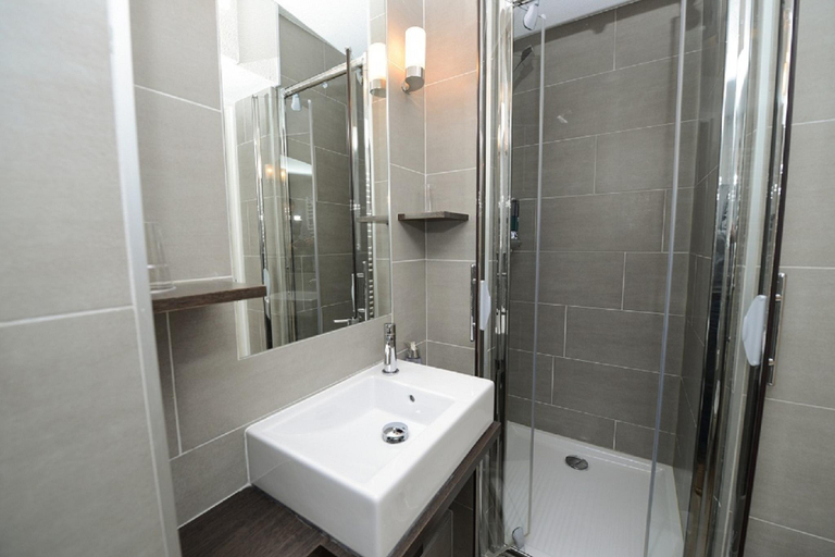 Bathroom 9