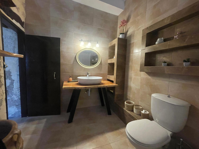 3, Windy Inns ( Maistros I ), Ionian Islands