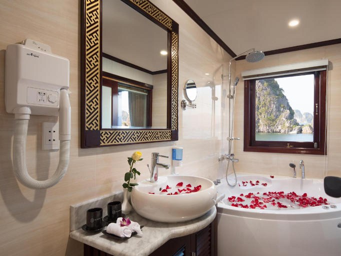 Bathroom 3, Halong Silversea Cruise, Hạ Long
