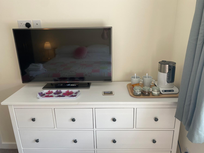 Others 5, Wellington view one en suite shower and super king bed, Somerset