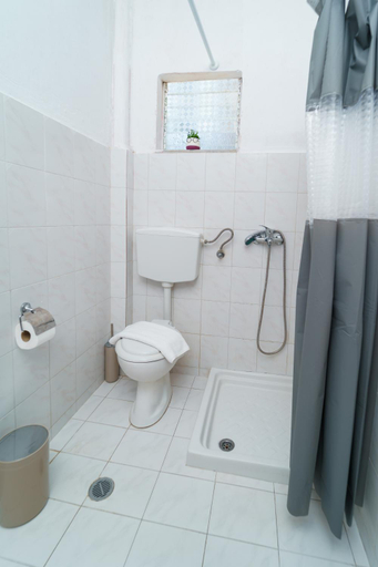 Bathroom 2, Mayo Rooms, Ionian Islands