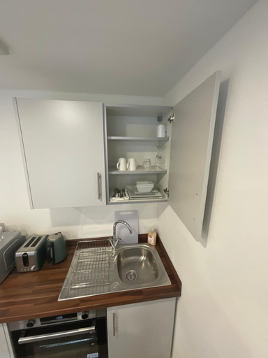 4, Selborne Studios Off road gated parking, Coventry
