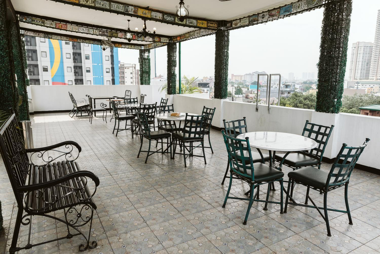 Food & Drinks 3, San Agustin Residences, Makati City