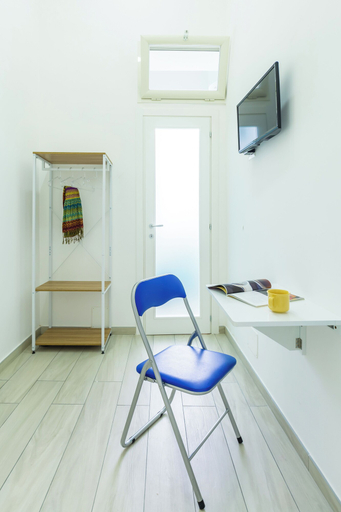 Bedroom 3, Chiara Modern Apartment by Wonderful Italy, Napoli