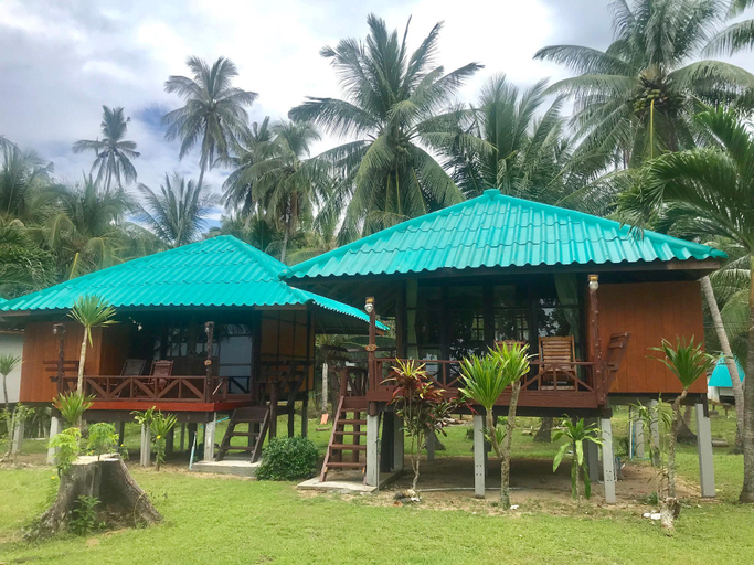 Exterior 3