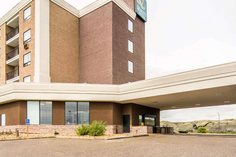 Others 3, Quality Hotel, Division No. 5