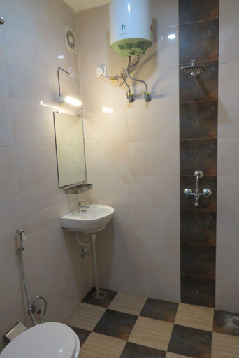 Bathroom 4, The Paradise, Varanasi