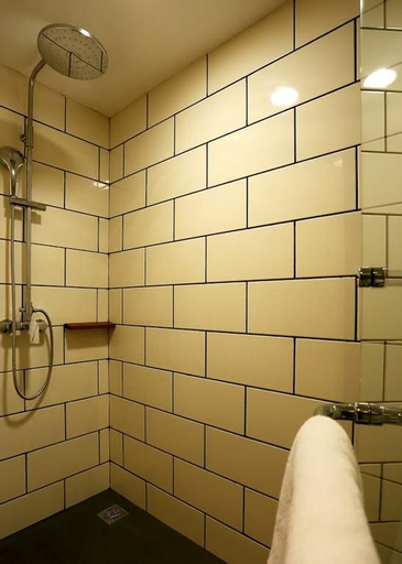 Bathroom 7