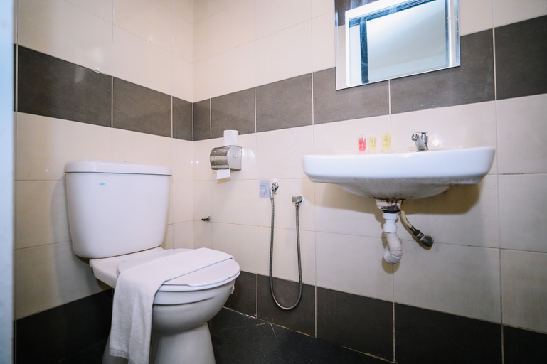 Bathroom 5, Swing & Pillows @ Seri Kembangan Selangor, Hulu Langat