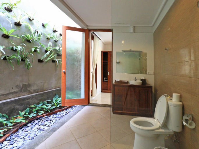 Bathroom 15